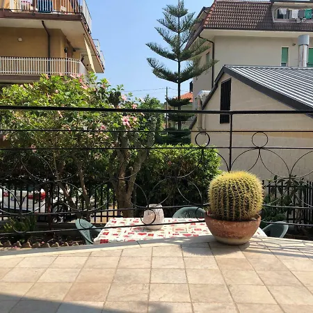 Giardino Dietro La Ciclabile Sul Mare Apartman Arma di Taggia