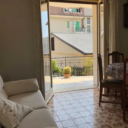 Giardino Dietro La Ciclabile Sul Mare شقة