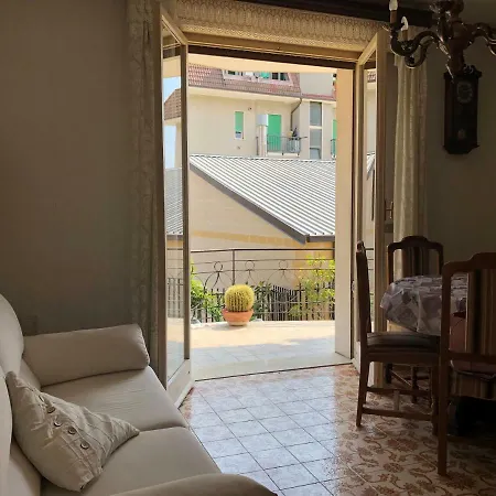 Giardino Dietro La Ciclabile Sul Mare *